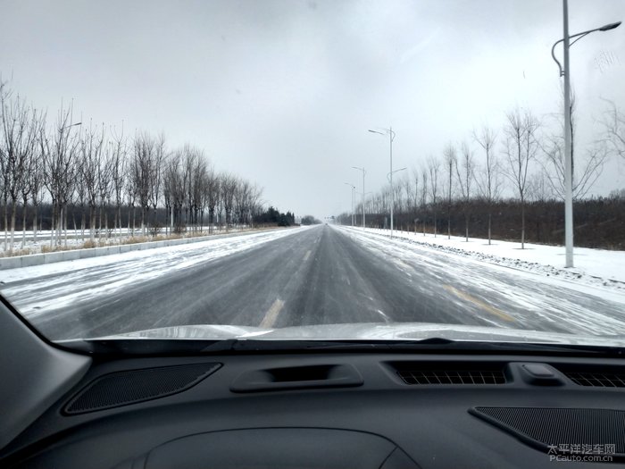 圣诞将至不畏东北冰雪路面农村探界寻狗记