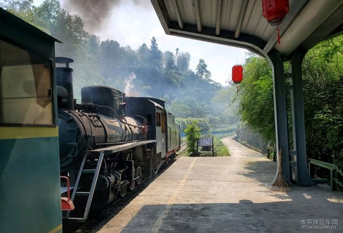 坐復古窄軌小火車賞風景