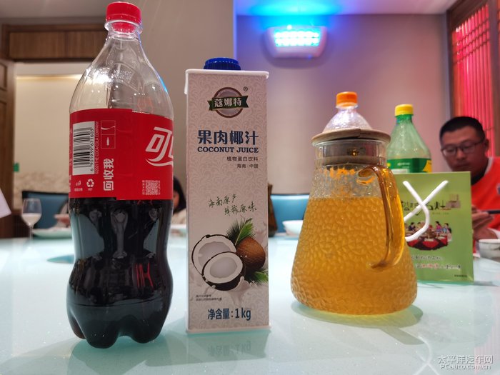 给孩子安排了饮料果汁,也有我爱喝的可乐!