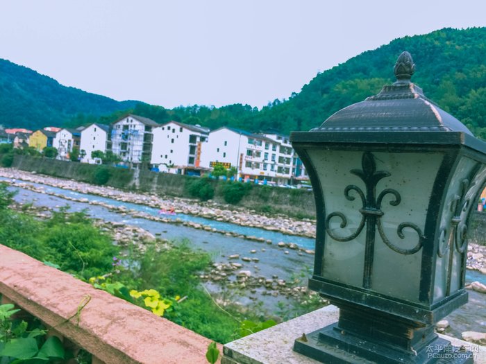 周邊小遊沿途隨拍到西嶺雪山途徑花水灣小鎮路邊餐館還不錯