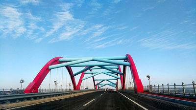 牟平到养马岛的跨海大桥,色彩搭配鲜艳醒目
