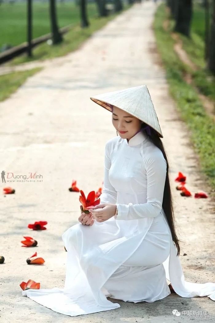 越南白色奥黛女孩清纯甜美