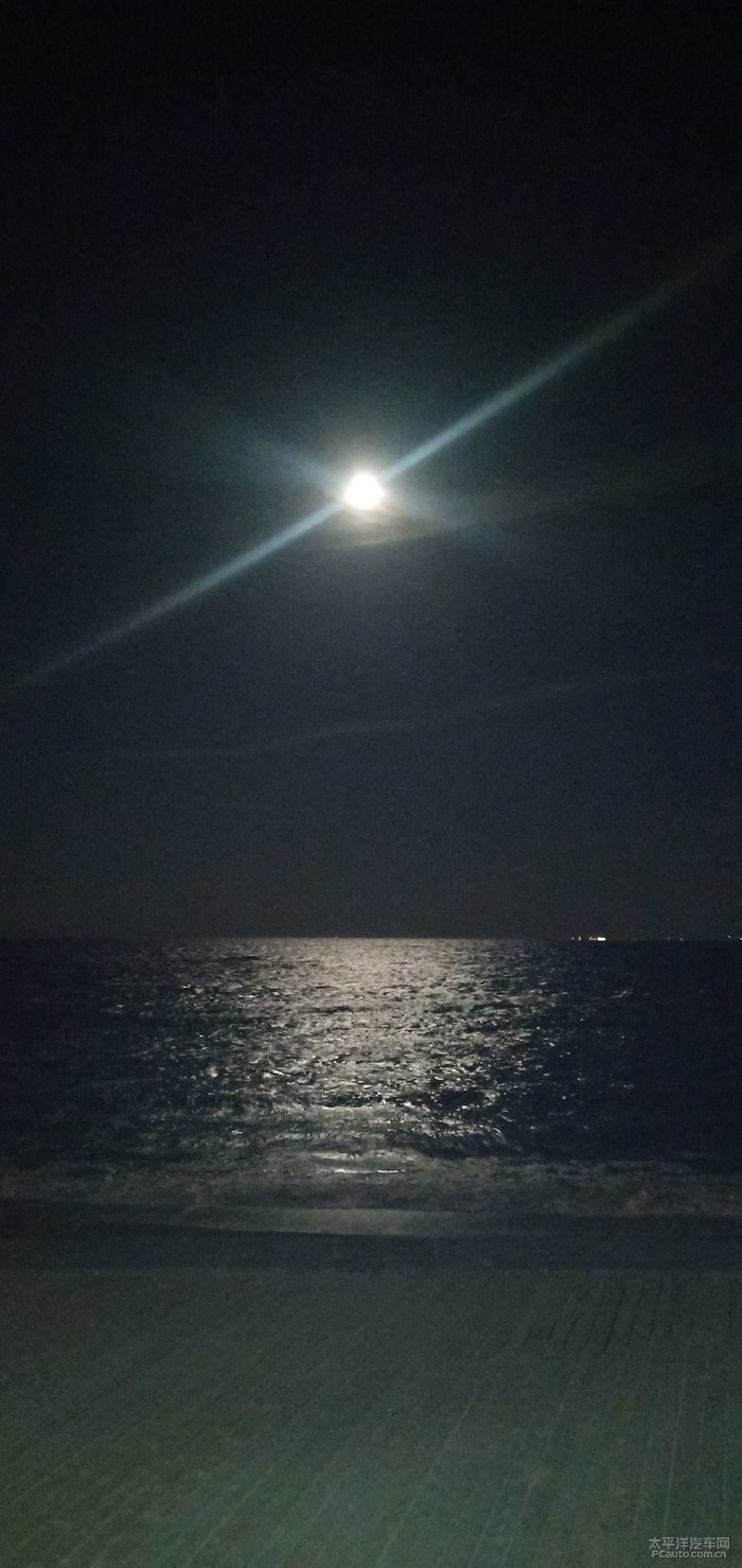 海边的月亮图片实拍图片