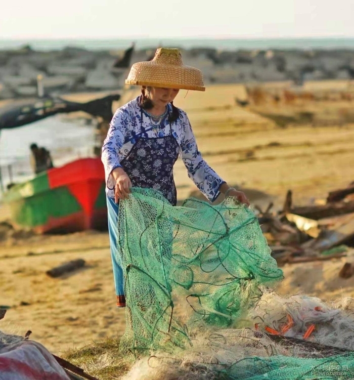 海边渔女图片