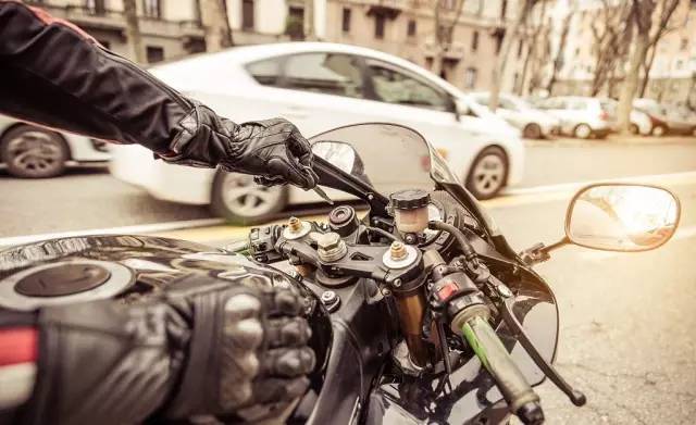 大排量摩托车直列4缸_Honda CB750历史_摩托车高转速发动机