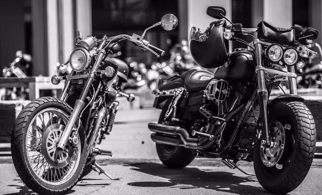 摩托车高转速发动机_Honda CB750历史_大排量摩托车直列4缸