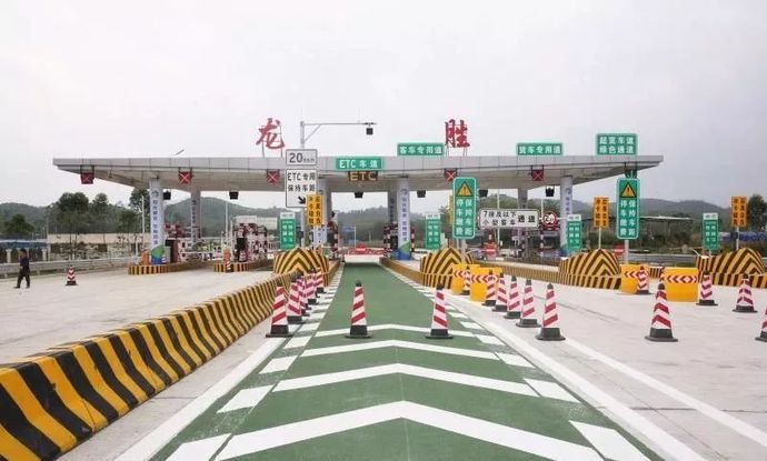 广明高速公路西樵至新兴段与高明至恩平高速公路连接处的收费车辆车型