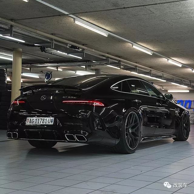 四門黑武士梅賽德斯-amg gt 63 s,比保時捷panamera更有個性!